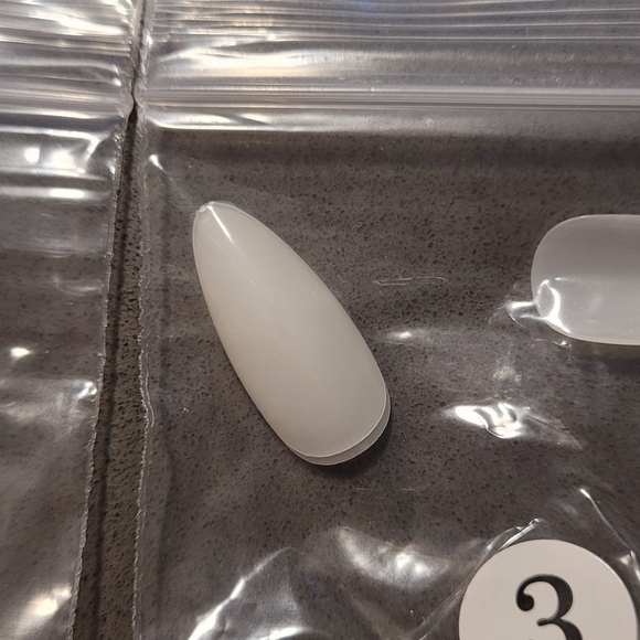 1100 fake nails with press-on glue and fake nail clippers - Picture 4 of 12